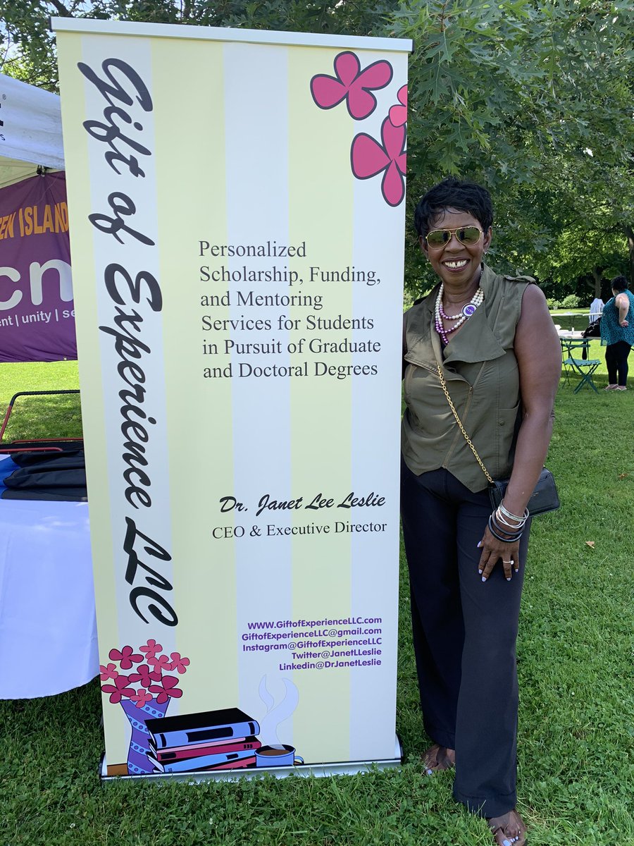 janetlleslie's tweet photo. So proud to have been a member of the @SnugHarborCCBG #JuneTeenth2021 planning teams long with @ncnwsi! Former graduate student of mine, Stacey Payton of @MurphyInstitute came bearing flowers! Congratulations to @imani1129 on her graduation from @CunySLU @mnmeyers @GiftofL https://t.co/h3GtQ1ROdz