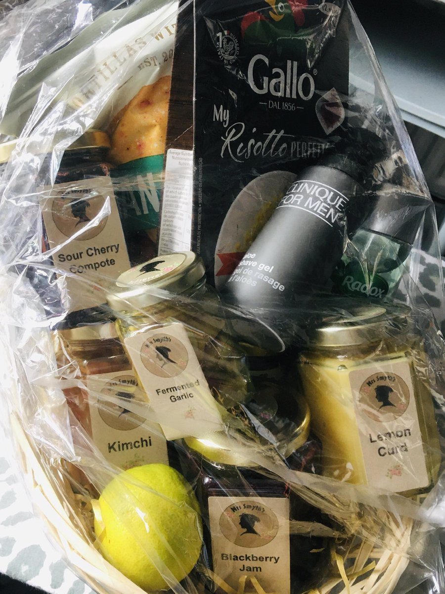 Can’t beat a bit of #DIY 🤣 - I put this #PamperHamper together for my dad for #FathersDay using #localbusiness @MrsSmyths @InnsCrossMarket @ScullionAmber @RadoxUK @RisoGalloUK @ChefGuineyWolf @Clinique_UK @Manomasa_ @thehairyveganNI @ElmfieldEstate @Janeeshaw @JonnyDonnelly85 😋