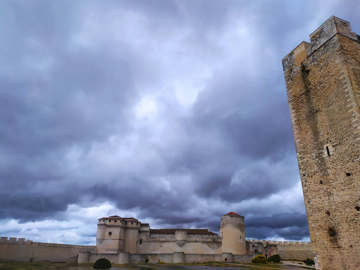 RRafauds's tweet photo. Cuéllar, Castilla pura y dura https://t.co/UNPh47u3gY