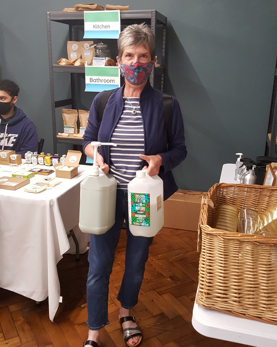 WastelessCH's tweet photo. This is the lovely Sara at Sara's Nature Play &amp; Learning who has been attending our markets since 2019 &amp; regularly pops in to see us for a chat, drop off her Terracycle waste &amp; refill her empties with our eco-friendly personal care and cleaning products. 

#Bexley #Reuse #Refill https://t.co/oo9tbyEAPv