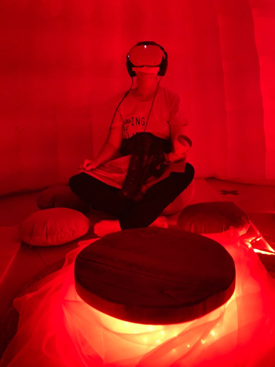 “It’s magical, it’s informative, it’s really surprising all these different veils."

@STruuvert reviews Camille Baker's @swampgirl67 latest immersive installation "Inter/Her", which explores female reproductive pain 

artthescience.com/blog/2021/06/1…

#SciArt #SciComm
