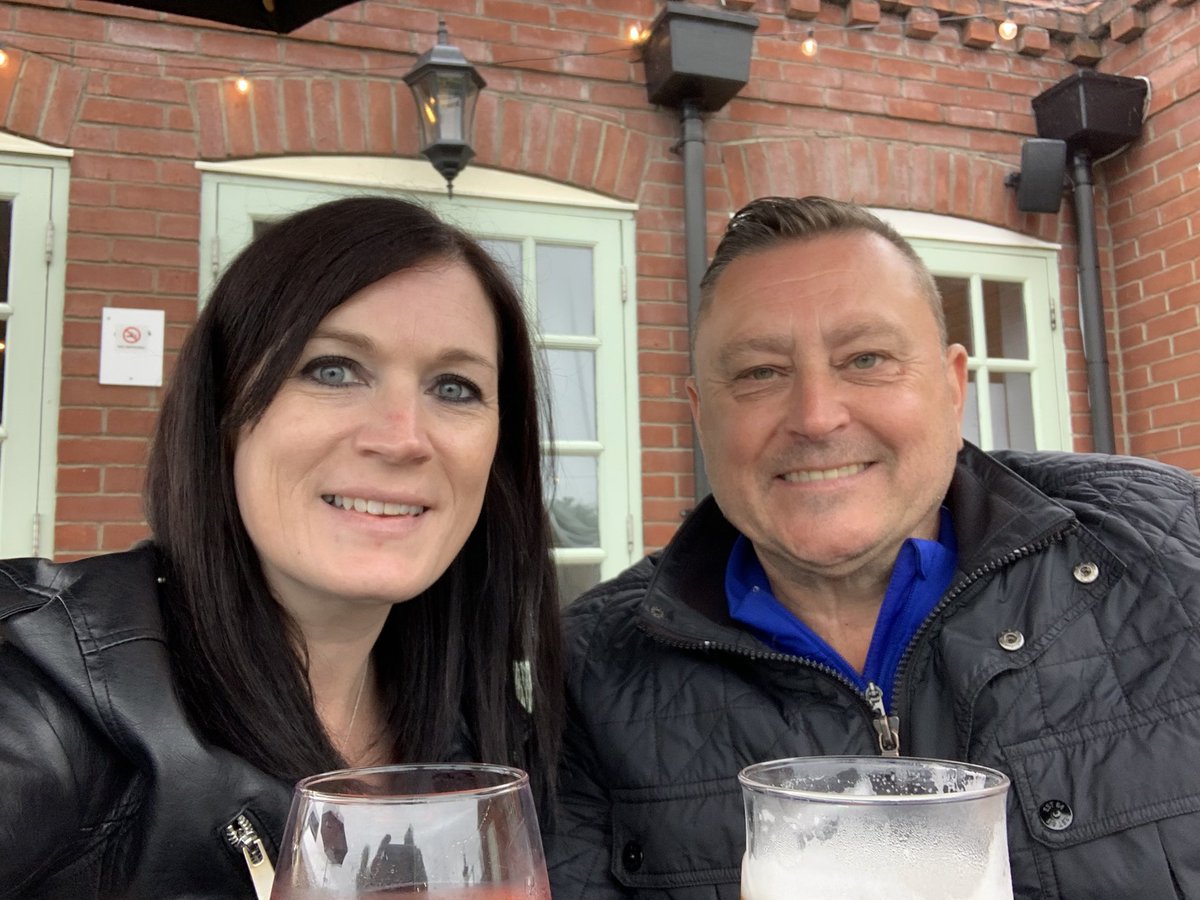 JayneLoveday01's tweet image. Rain does not stop play for us! #SundayDrinks #StandardWeather @BullatBrantham @OfficialKP180