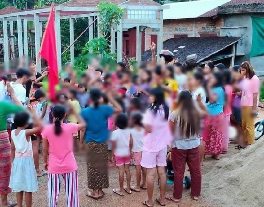 Guerilla-Styled Anti-dictatorship Movement in Launglon township 

#WhatsHappeningInMyanmar #June20Coup