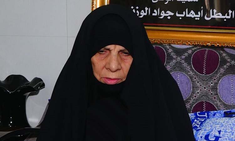 shahokurdy's tweet photo. هذه السيدة البطلة لا تطالب فقط بحقها ومحاسبة قتلة ابنها الشهيد #ايهاب_الوزني ، بل تمثل كل عوائل الضحايا وتبحث عن جواب لسؤال #من_قتلني وتطالب بـ #إنهاء_الإفلات_من_العقاب لينتهي الاجرام والقتل في العراق https://t.co/4Dlc0l68jI