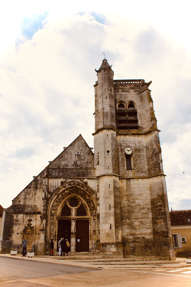 GLarrive's tweet photo. Pendant ce temps, à #Thury, c’était jour de fête : le village a reçu ce matin la cloche « Espérance de Saint-Germain », sonnant en fa, un demi-millénaire après la construction de l’église moderne. #Patrimoine #Puisaye https://t.co/oQkg3eZr7P