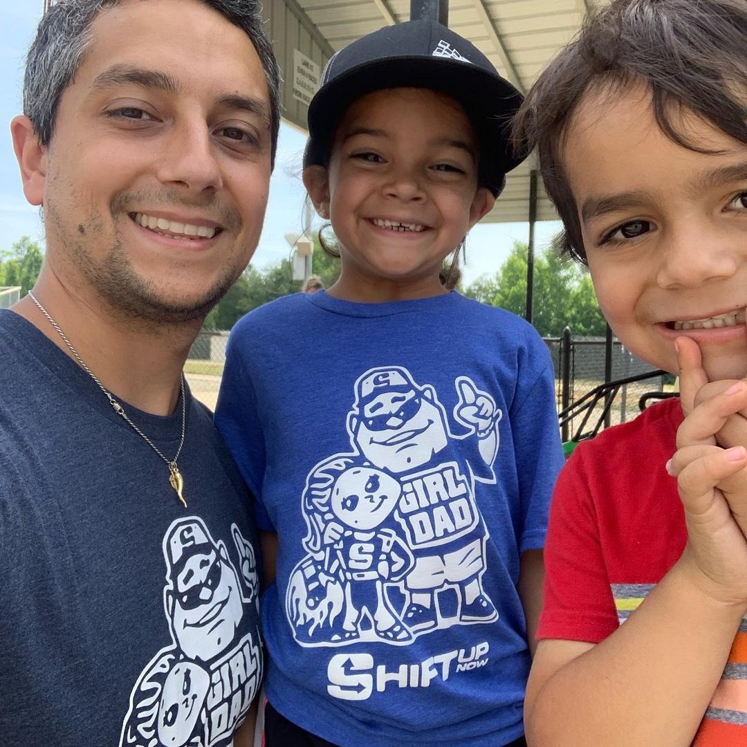 ShiftUpNow's tweet photo. #HappyFathersDay to all of the Dad’s out there, and especially all of the #GirlDads! 💙
Thank you to #ShiftUpNowMember Elizabeth Lorello and her dad for letting us use this pic to celebrate! ✨
#ShiftUpNow #ForWhatYouDo #GirlDadNation https://t.co/tUGcA64mZQ