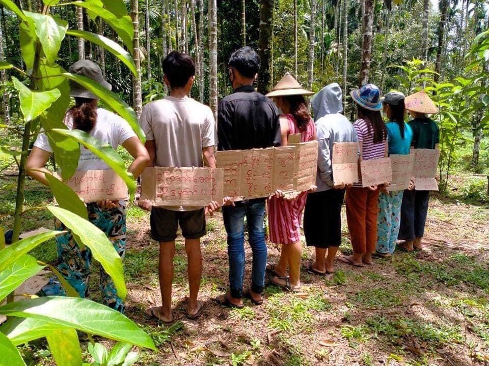 WinSandiTun5's tweet photo. A protest against the military dictatorship took place on June 20 in Pan Pyin Village, Thayet Chaung Township.
#WhatsHappeningInMyanmar #June20Coup #MilkTeaAlliance https://t.co/SUep4gr6yN