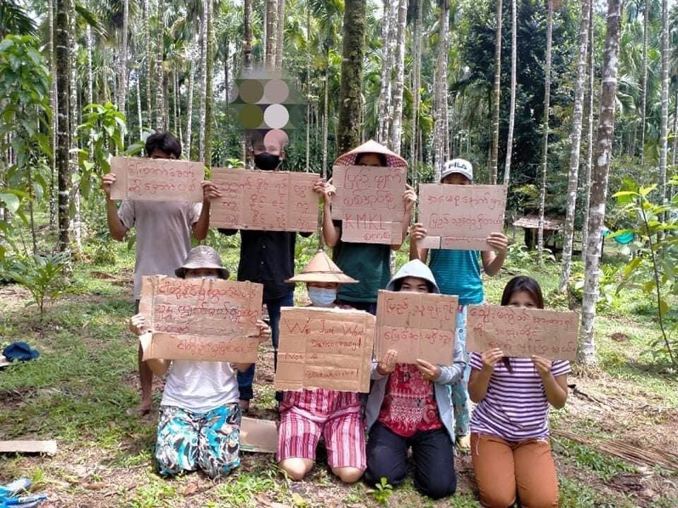 WinSandiTun5's tweet photo. A protest against the military dictatorship took place on June 20 in Pan Pyin Village, Thayet Chaung Township.
#WhatsHappeningInMyanmar #June20Coup #MilkTeaAlliance https://t.co/SUep4gr6yN
