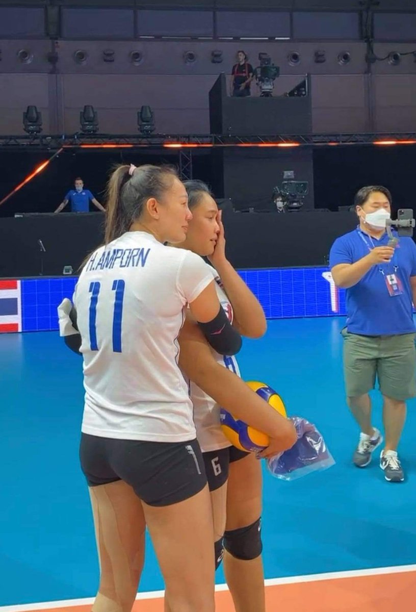 leepras1's tweet photo. So proud of you Thailand 🇹🇭❤️ #ตบช่วยชาติCheerFromHome https://t.co/HIaFl7BIdy