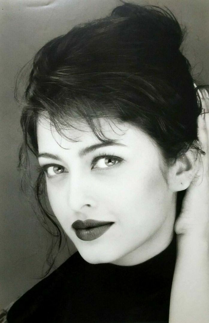 Aishwarya Rai 🤍🖤 Unseen Teen LOOK