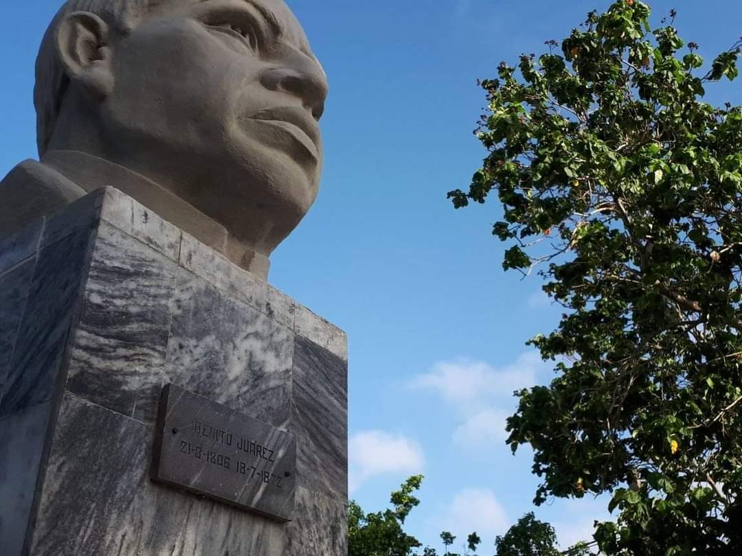 RadioRelojCuba's tweet photo. 🇨🇺 🌐 | #EliminaElBloqueo #NoMásBloqueo #UnBlockCuba2021 #CubaViva
Jóvenes holguineros en caravana contra el #BloqueoEEUU desde el parque Juárez en #Holguín hasta el monumento al #CheGuevara
#RadioRelojReportando ➡️ @cuba_fabio https://t.co/TRAnsbaQko