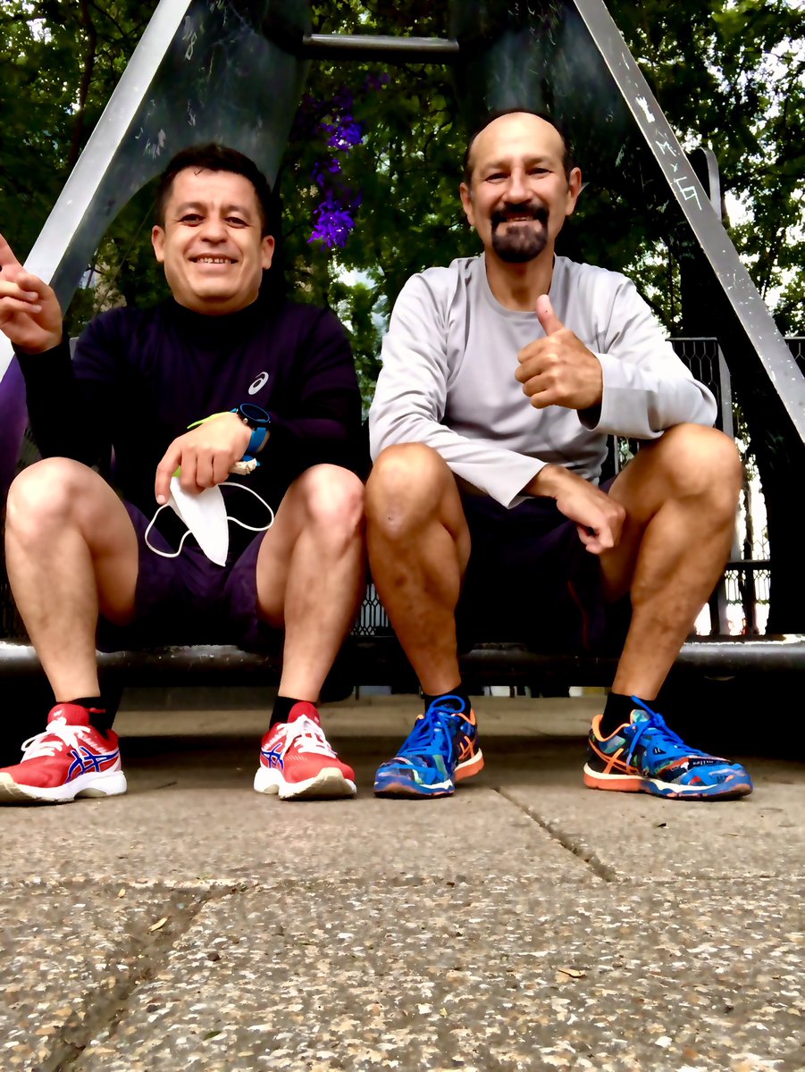 RicardoMch10's tweet photo. Feliz Día del padre Atletas🤗10k por qué correr es vida🤜🤛#AsicsMexico 
#YoElegiCorrer #FalconsRunners #MeEncantaCorrer #TemploRunner #EntreRunners #FenixRun_Puebla #SportsJunkie_MX 
#ComuniRunners #RunningWhithLibertad 
#instarunmx
@ManicomioRunner
#mexrun
#esdecorredores_ https://t.co/wjEdHxVsee