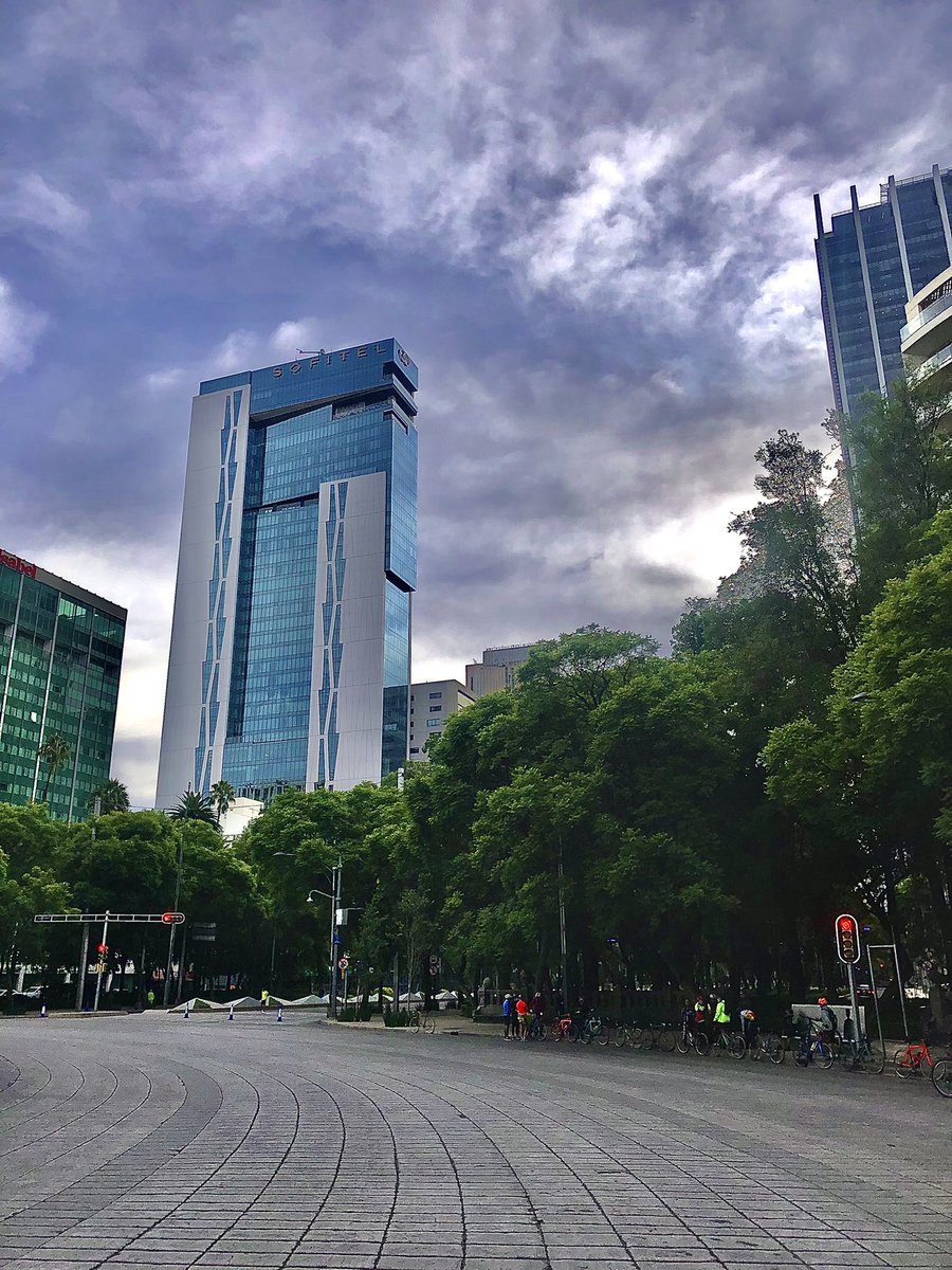 RicardoMch10's tweet photo. Feliz Día del padre Atletas🤗10k por qué correr es vida🤜🤛#AsicsMexico 
#YoElegiCorrer #FalconsRunners #MeEncantaCorrer #TemploRunner #EntreRunners #FenixRun_Puebla #SportsJunkie_MX 
#ComuniRunners #RunningWhithLibertad 
#instarunmx
@ManicomioRunner
#mexrun
#esdecorredores_ https://t.co/wjEdHxVsee