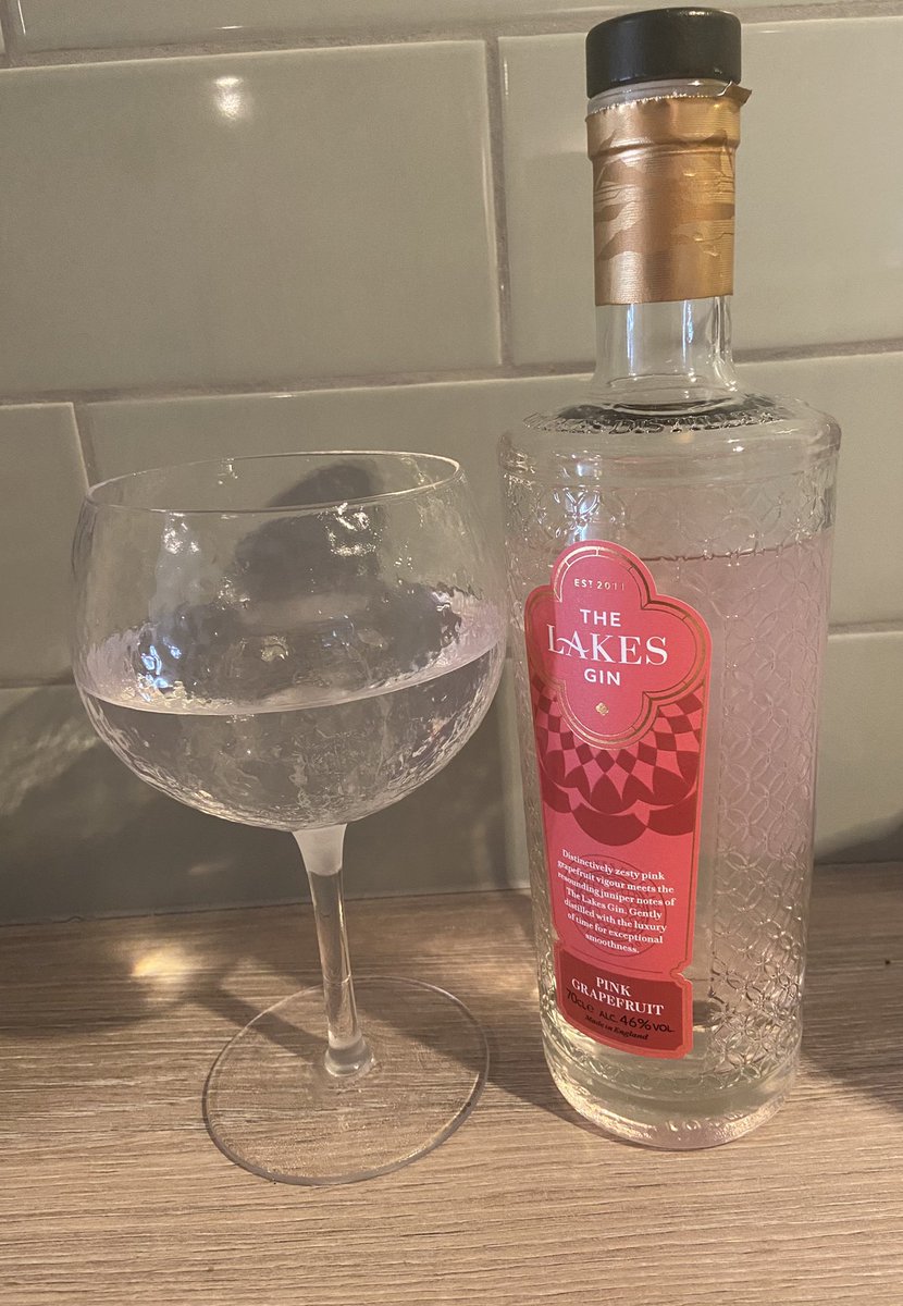 Happy Fathers’ Day to me! Time enjoy Lakes #PinkGrapefruit from <a href="/LakesDistillery/">The Lakes Distillery</a> 

Deliciously refreshing, the subtle citrus notes hiding the meaty 46% ABV

Truly memorable, cheers Son, you certainly know how to pick ‘em!