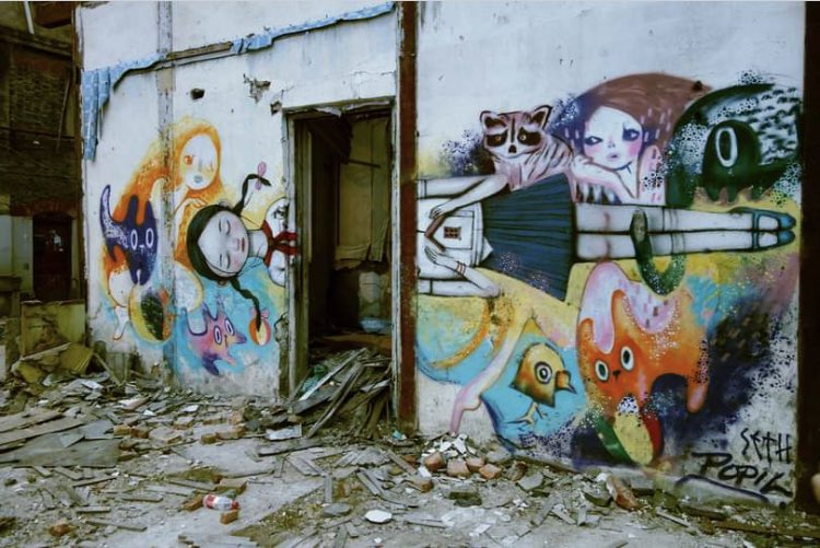 popilart's tweet photo. Crazy memory from past *2014 , back to SH China, I cooperation one piece with #SethGlobepainter .in a crazy demolition old building. #sh #graffiti #popil #graffitiart https://t.co/rX6uI2dBzj