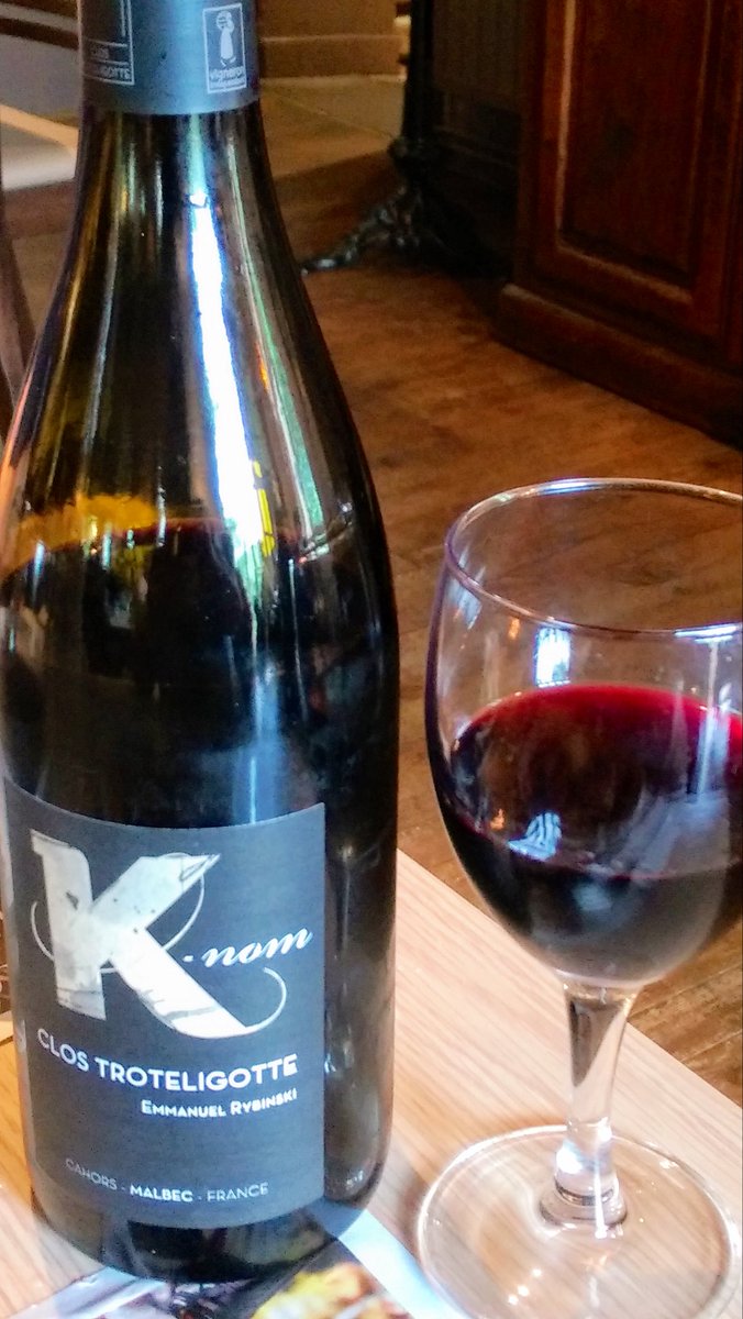joukesp's tweet photo. #LendouEnQuercu #SundayLunch #Knom
A brief visit to the sunday market and lunch at Café de France. Lambshank with rice & green beans.
Absolutely wonderful K-nom by Emmanuel Rybinski. 85% Malbec, 15% Merlot. Totally fruit driven with a good tannin backbone. Fresh, mineral. 92-94 https://t.co/3M471sb0pQ