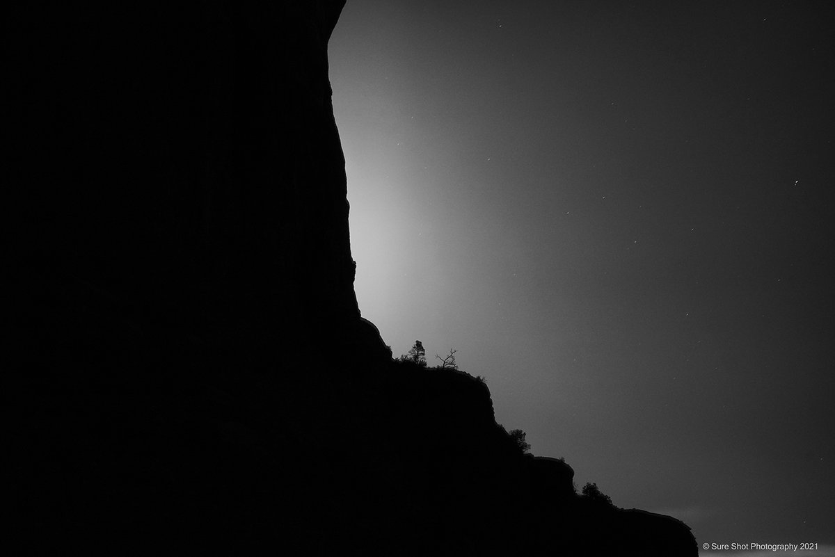 Sure_Shot_Photo's tweet photo. The tarnished soul shines the brightest as it reaches for hope once again.
#sedona #redrock #bellrock #courthousetrail #hangovertrail #mudpietrail #sonya7riii #tilta #sony16-35gm #fstopgear #captureone #monochrom #storyteller #photojournalist #landscape https://t.co/TdnX14jy0s