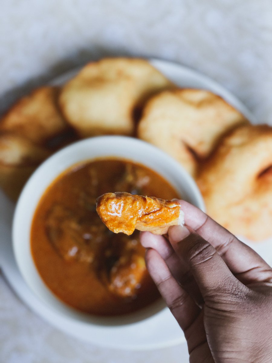 Addu thelelee folhi and kukulhu reha pack available for preorder for tomorrow’s lunch. (85/-)

-Includes 5 folhi 
-1 bowl of homemade chicken curry 

Thankyou for the unbelievable amount of support you guys have showed on my last tweet. My mom’s really excited to get started ❤️