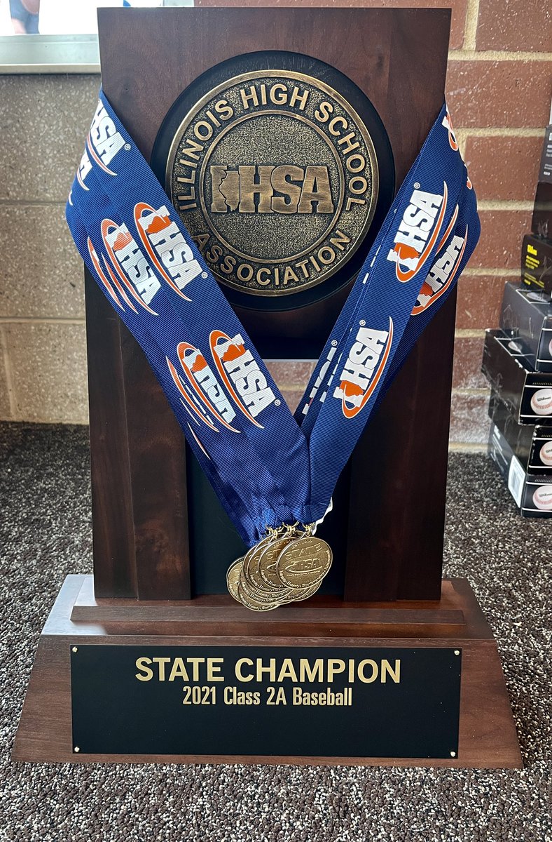 monclairleague's tweet photo. Awesome weekend of 618 sports,and the fan bases. Congratulations to all the teams that won a State Championship and to all the Final 4 teams. 
Now take this good feelings and pay it forward it any shape or way you can, not just in your community. Share the happiness. https://t.co/AGRuAySMtX