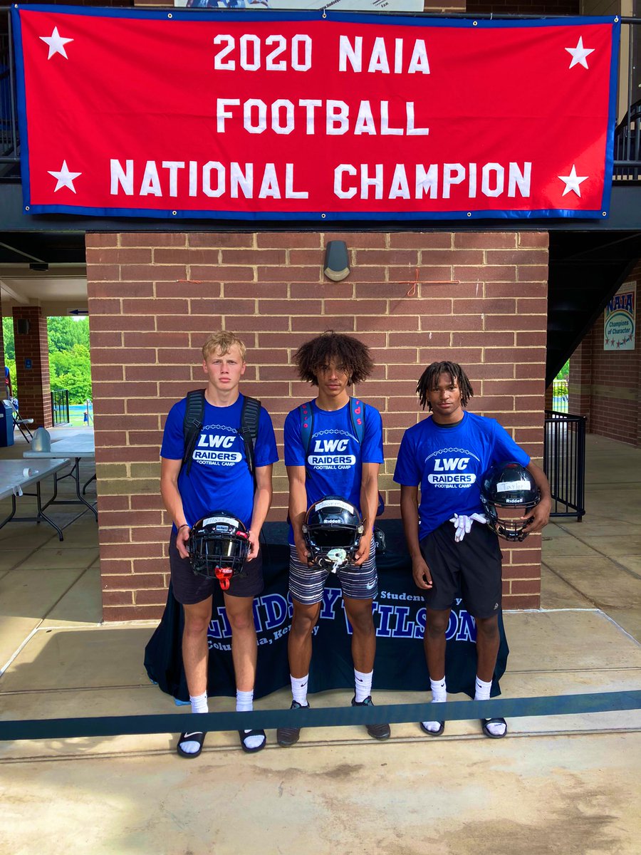 MauriceMoorman4's tweet photo. Had a great and fun time @LWC_Football with @Coach_CotterLWC and @ByrdJavius @LucasHartz1 https://t.co/XV8icaK3rp