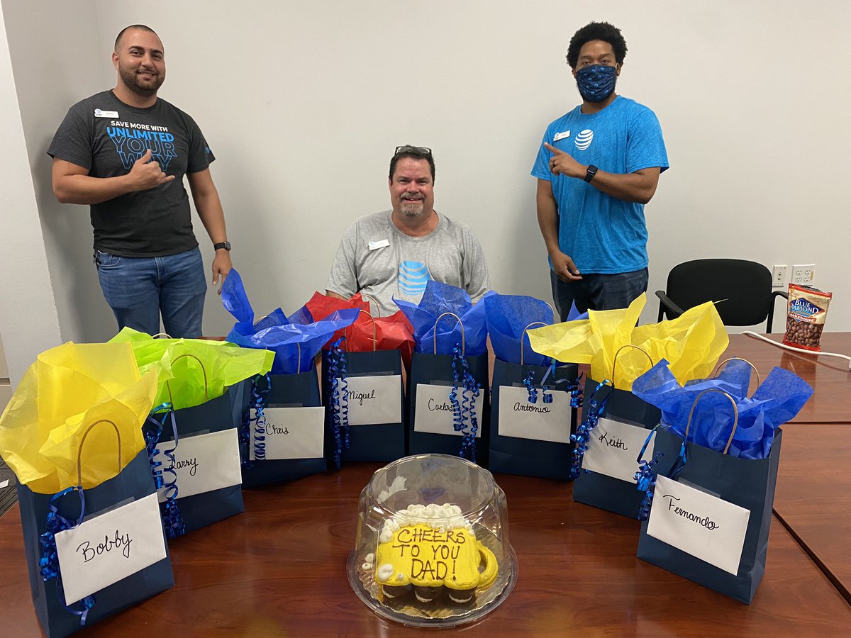 ValdesKyara's tweet image. Happy Father’s Day everyone and special shout out to our very own Colonial Dads !!! ❤️🥳🍾 #FathersDay2021 #ColonialClosers @drew_wagz @DanielaCarla00 @One_FLA @Stand_OneFLA