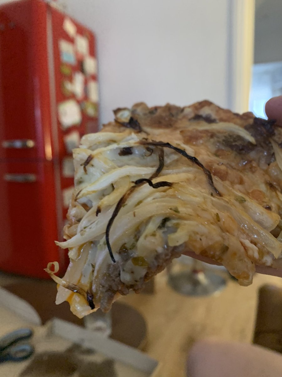 LolinCafe's tweet photo. Avui anàvem a anar al Neruca #Badalona a sopar les seves riquíssimes pizzes… Però estem ESGOTADES del treball de la setmana, així que toca #Delivery 🚲! I ens les mengem mentre netegem el Lolin. Som NerucaFans @ForquillaBDN #autonomas #pizza 💪🏼 https://t.co/wxH3Qjyaha