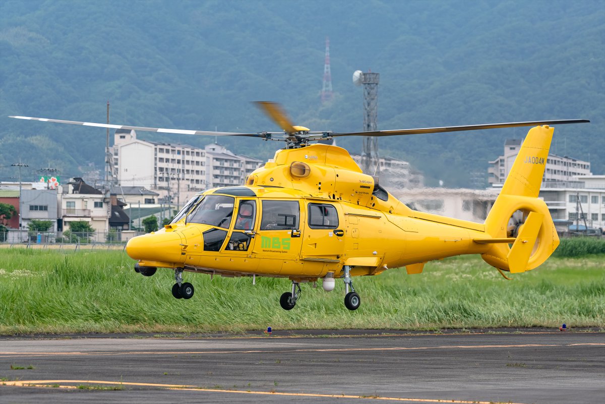 21/6/12 Yao Airport Aero Asahi Eurocopter AS365N3 JA004M 報道ヘリ