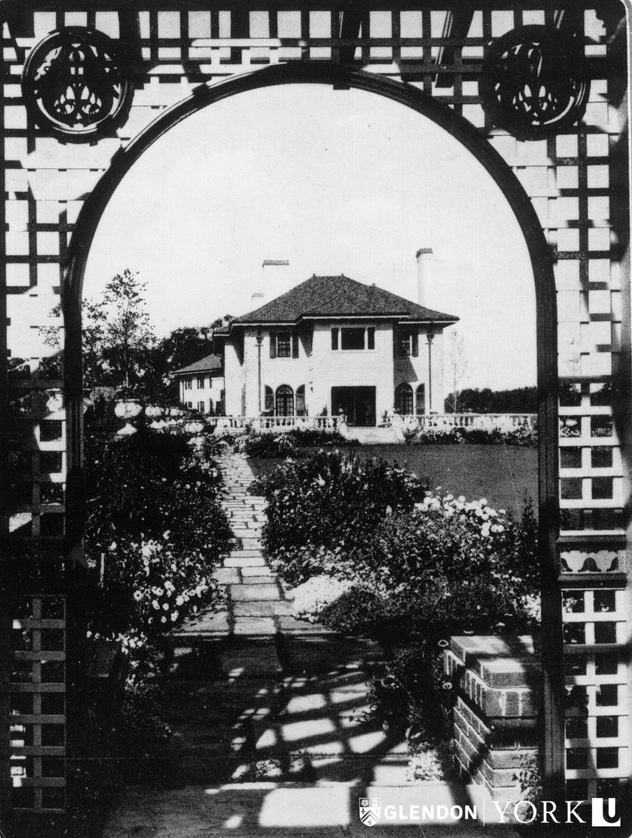 GlendonCampus's tweet photo. #DimanchedEpoque : Quelle vue splendide! 😍
.
#VintageSunday: This view though 🤩 

#Glendon #DimancheParfait #SundayMood https://t.co/OeqonhgmyE