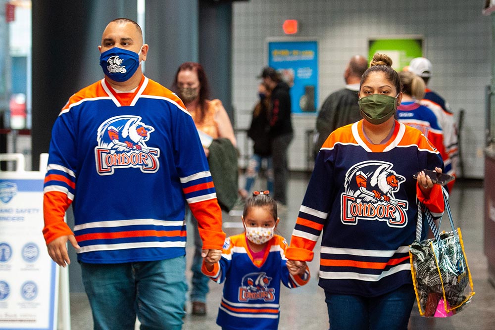 how to wear a hockey jersey fashionably