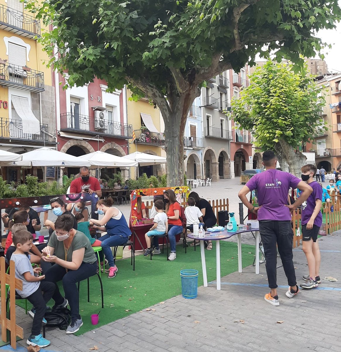 ciutatbalaguer's tweet photo. L'Encontats no s'atura! Vine a la plaça Mercadal i gaudeix del mercat del conte i el llibre il·lustrat de Balaguer 😊📚 https://t.co/navNmEqcSm