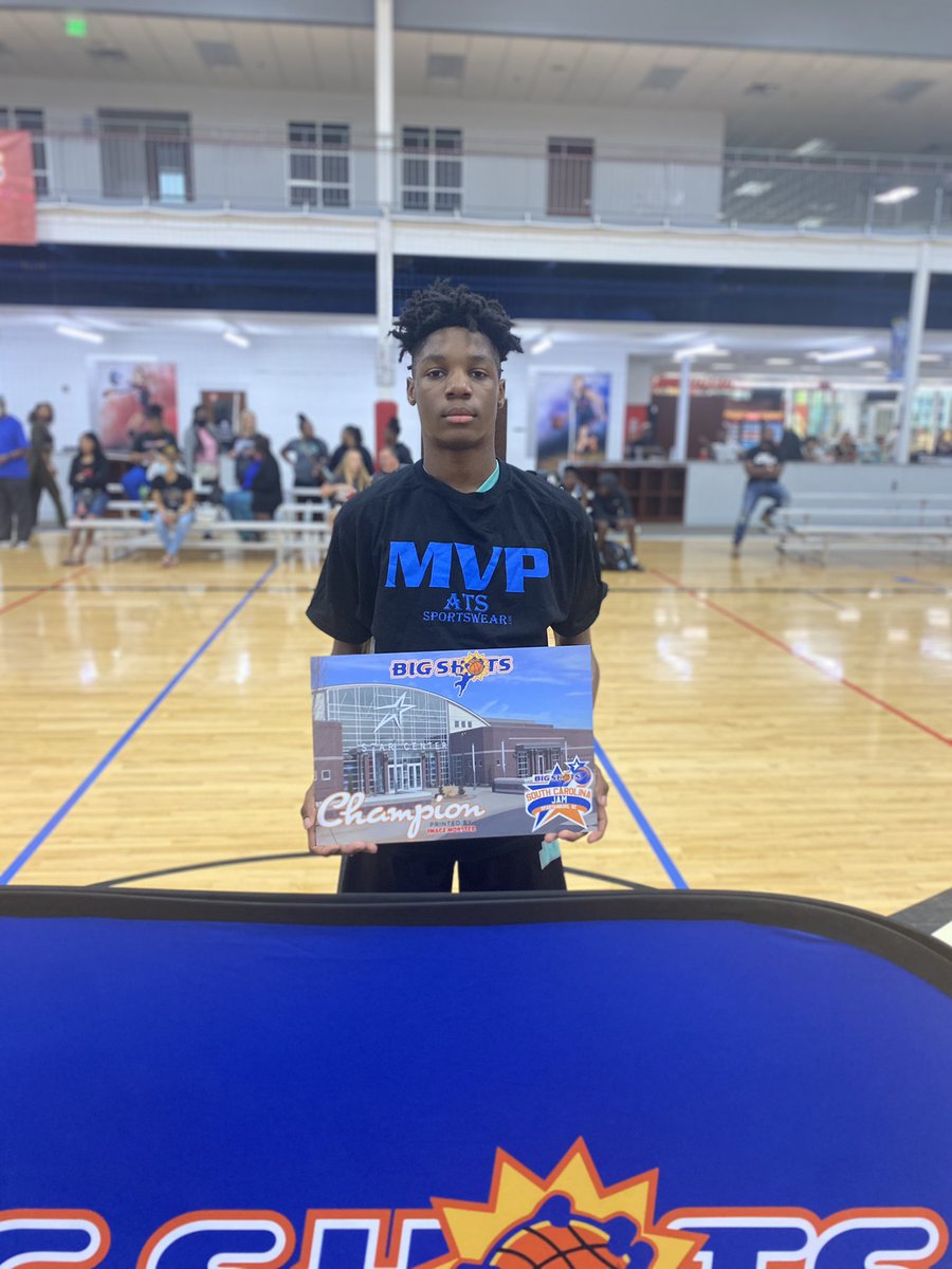 BigShotsGlobal's tweet photo. #BIGSHOTS #SCJam

14U Gold Championship

Champions:  Team FLY 2025 - 56

Most Oustanding Player: #24 Yohance Connor - 20 pts

Runner Up: Carolina Heights 2026 - 46 https://t.co/re99bXmw2S