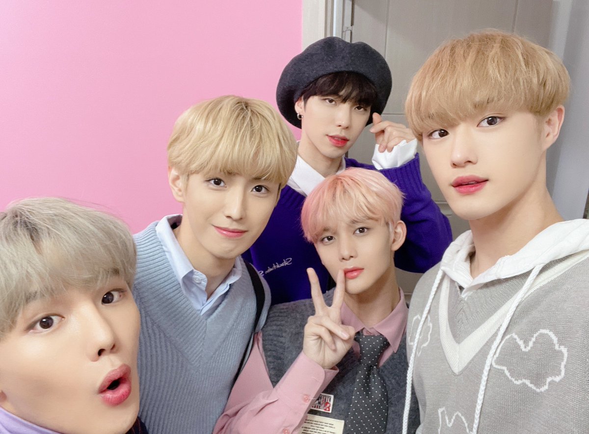 baebaeain's tweet photo. To my 5 dork happy 700 days!! Saranghanda ❣️
#CIX #씨아이엑스 #CIX700Days @CIX_twt @CIX_Official https://t.co/u6YemvEWud