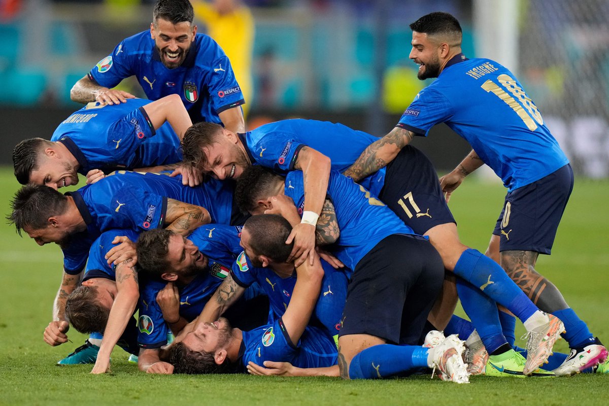 Vines Foot Pa Twitter Ita L Italie Dans Cette Phase De Poule 3 Matchs 7 Buts Marques 0 But Encaisse Les Italiens Sont Sur Une Serie De 30 Matchs Sans Defaite Https T Co 5tmltocfjz