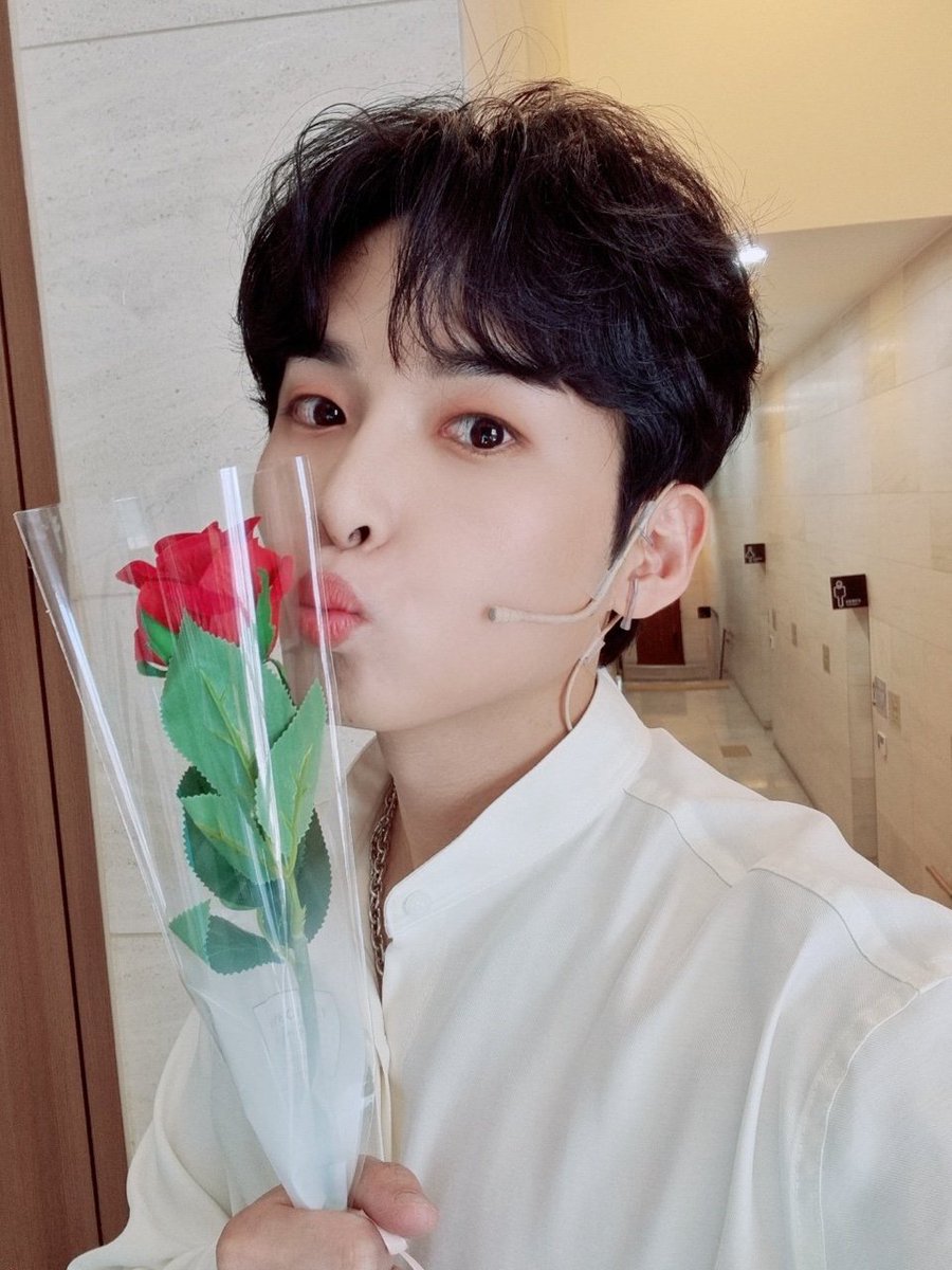 yewook_IBF's tweet photo. Happy Birthday!!!!!!!

#엘프의_파란별_김려욱 
#HappyRyeowookDay
@SJofficial https://t.co/ygYwtTnIVZ