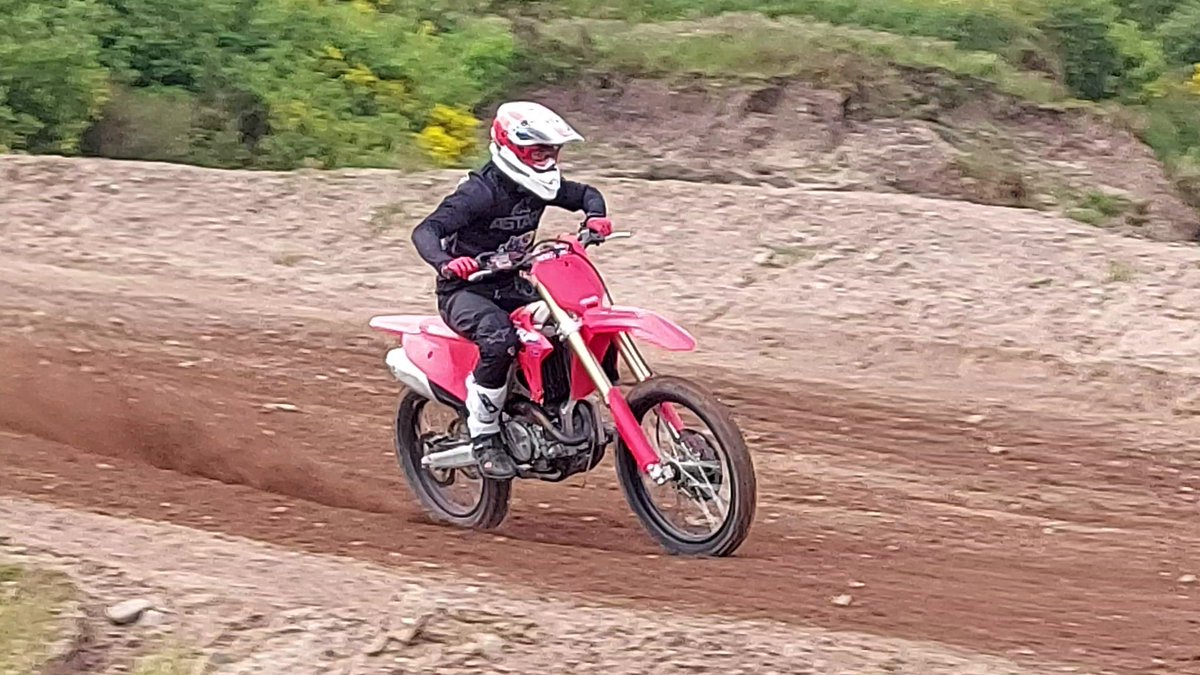flatinsixth's tweet photo. Cracking day at Mid Ulster Mx track.
Seen @GIrwinRacing getting in some last minute practice before next weekend opening race!!
👌🤘🤙 #GI2 https://t.co/0BZdnKyts9