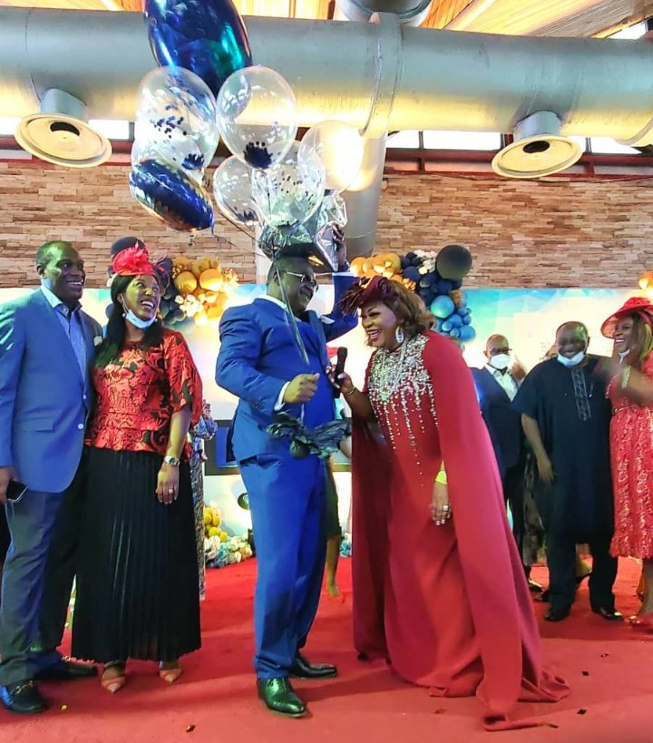 RCCGCityofDavid's tweet photo. The moment @PastorID received flowers from Pastor @sijuiluyomade on behalf of the men of COD πππ
#HappyFathersDay
#FathersDay
#FathersDay2021
#CODSunriseService
#CODSunshineService
#ILoveMyCOD
#CODOnline
#TotalRelease
#RecoveryRestorationAndGreatMomentum https://t.co/Uskgdhc5RU