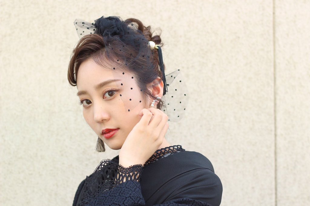 to26to_gachacco's tweet photo. ブラックワントーン

続いてはヘアメイク
kimono × eyelash × hairmake

ヘアメイクに加え
撮影＆ロケハンまでこなしてくれました🎶
ありがたき♡

ヘアメイク… https://t.co/Esulaf1zUp 

#blackstyles 
#hairmake 
#onetone 
#黒コーデ 
#ワントーンコーデ 
#喪服 
#着物撮影 https://t.co/ZeQPOuqIpU