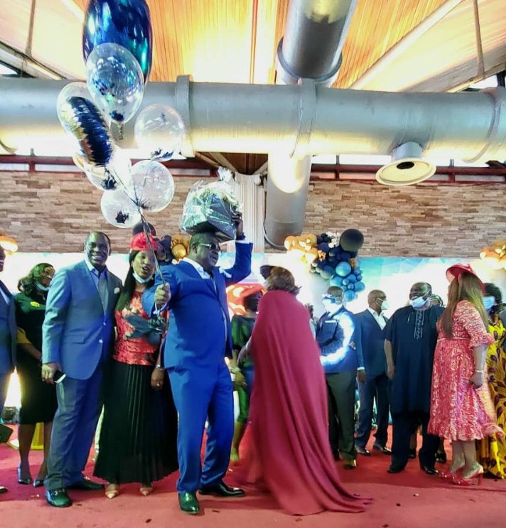 RCCGCityofDavid's tweet photo. The moment @PastorID received flowers from Pastor @sijuiluyomade on behalf of the men of COD πππ
#HappyFathersDay
#FathersDay
#FathersDay2021
#CODSunriseService
#CODSunshineService
#ILoveMyCOD
#CODOnline
#TotalRelease
#RecoveryRestorationAndGreatMomentum https://t.co/Uskgdhc5RU