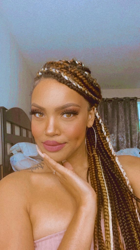 _semoneee tweet media