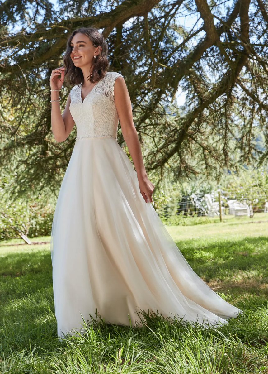 DRESS OF THE WEEK | This week we have chosen PB126 from our Pure Bridal collection. This is a classic choice for your wedding, perfect for any season with it's dreamy silhouette, striking lace bodice and sparkling detail. bit.ly/2XkbgLO

#purebridal #romanticacollections