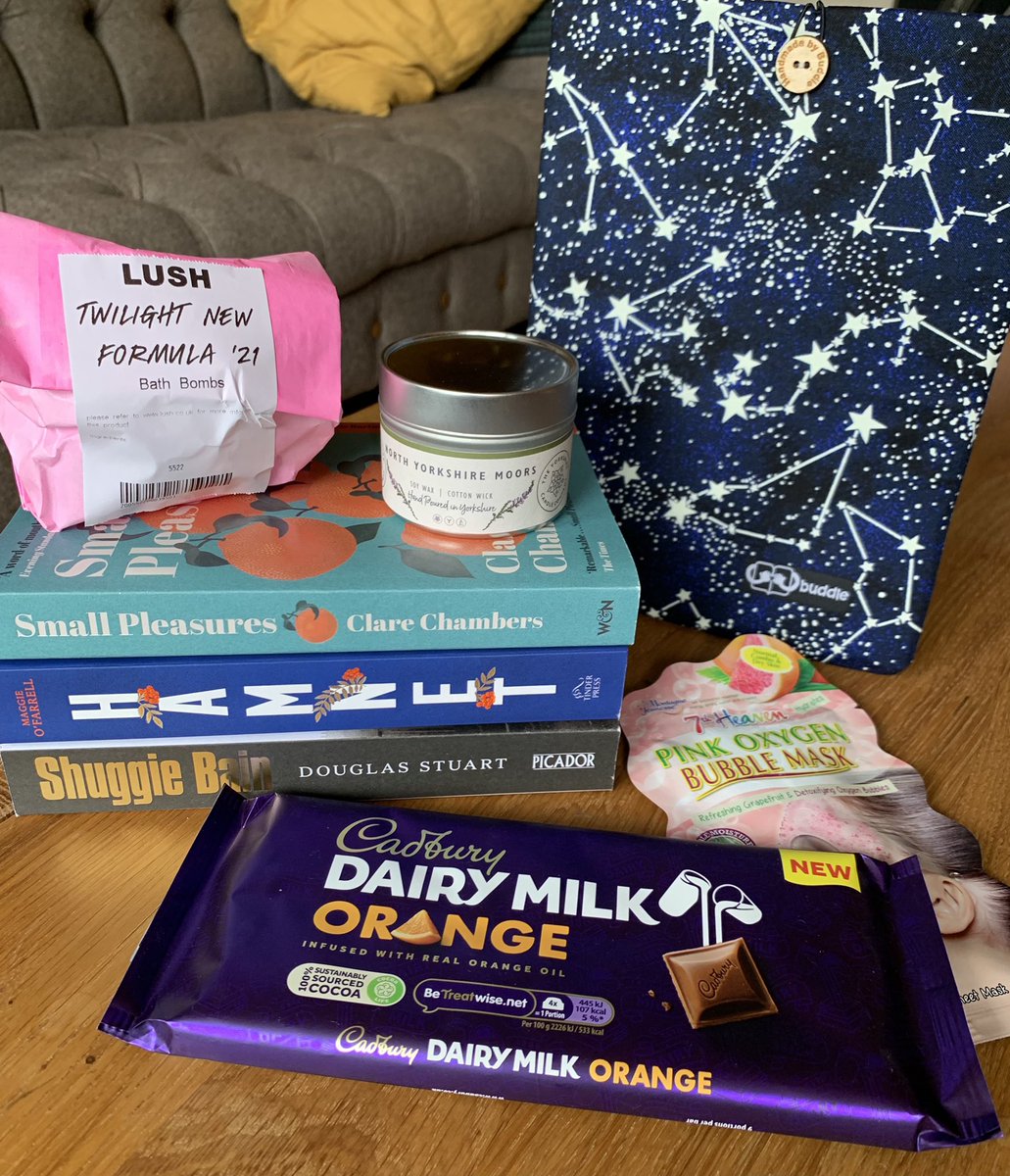 As promised, my 15k giveaway is here! 🎉 3 of my favourite books, a <a href="/bookbuddle/">Buddle™️</a> (with button so it’s good for a book or kindle), choc, candle, Lush bath bomb &amp; face pack! 🛀 

To enter, follow me, RT this tweet &amp; comment #MeTime below! UK only. Entries close midnight 30 June 🙌🏻