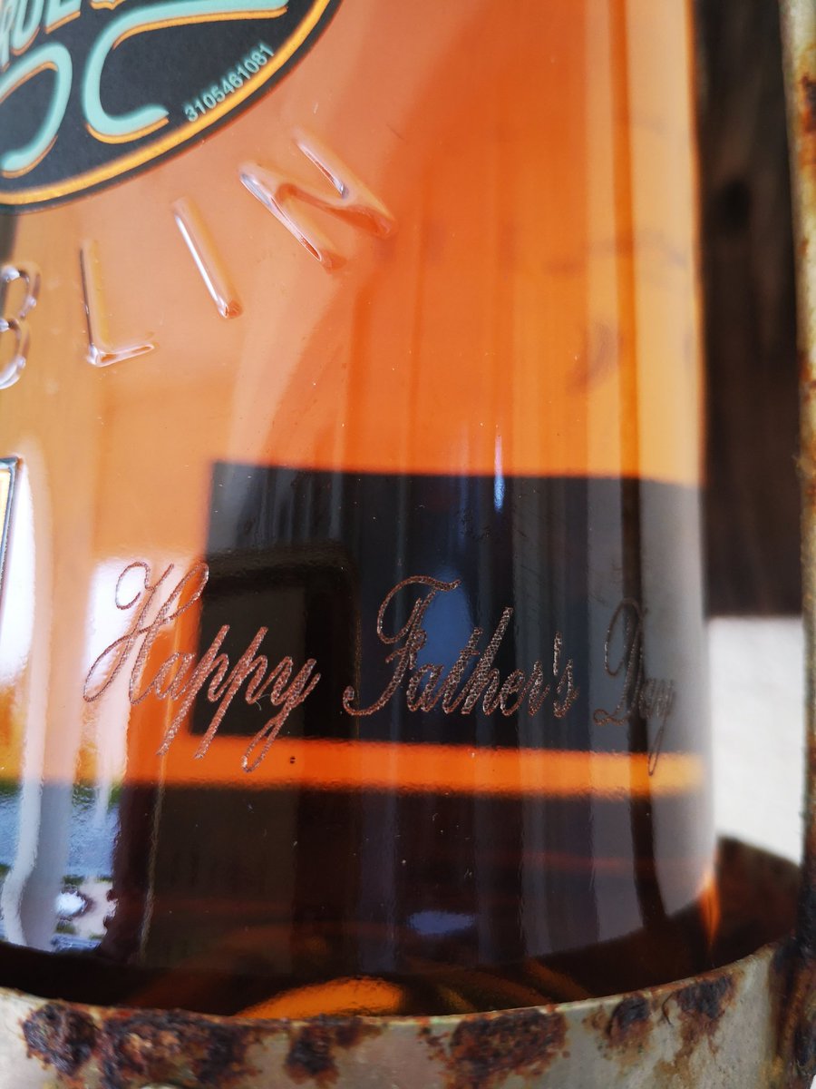 suzisgrapecrush's tweet photo. Just back to find this beauty awaiting me, just in time to toast the wonderful fathers in my life. Thank you #RoeandCo for making the day extra special. Love that they personalised it. @DiageoIreland #MadeMyDay #TastingTime #Whiskey #EngravedBottle #IrishWhiskey  #Sláinte https://t.co/gOoKLsKhjT