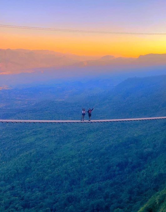 briansagaba's tweet image. Am thinking of #proposing to her while on this #walk on the line of #heaven, in Nyanga #Zimbabwe 🇿🇼 

@briansagaba