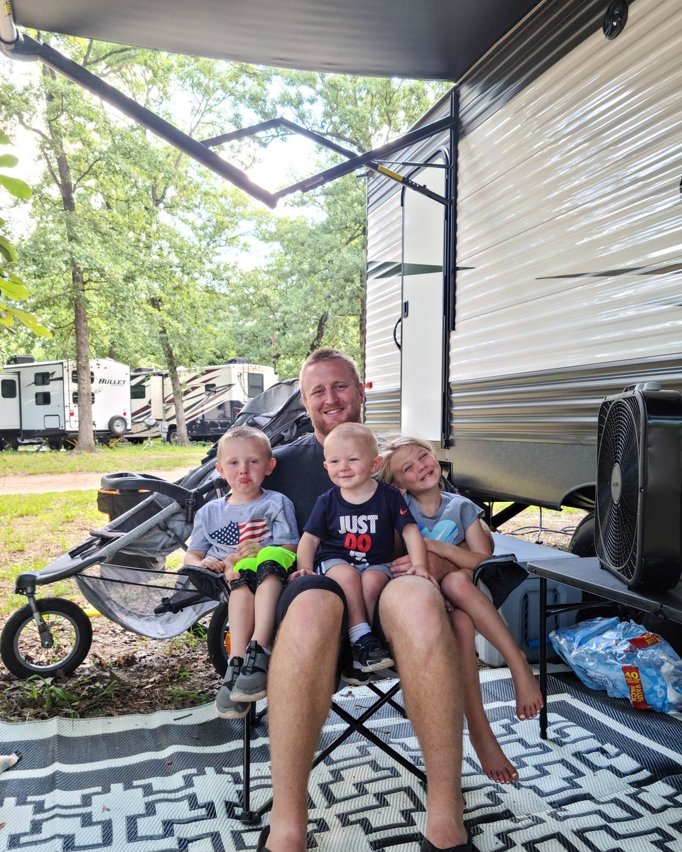 HannahSLawrence's tweet photo. Happy Father's day babe.. we love you and hope the camper life is everything you dreamed of with these three heathens.. @Jay_law88 https://t.co/AcnOxJjI2y