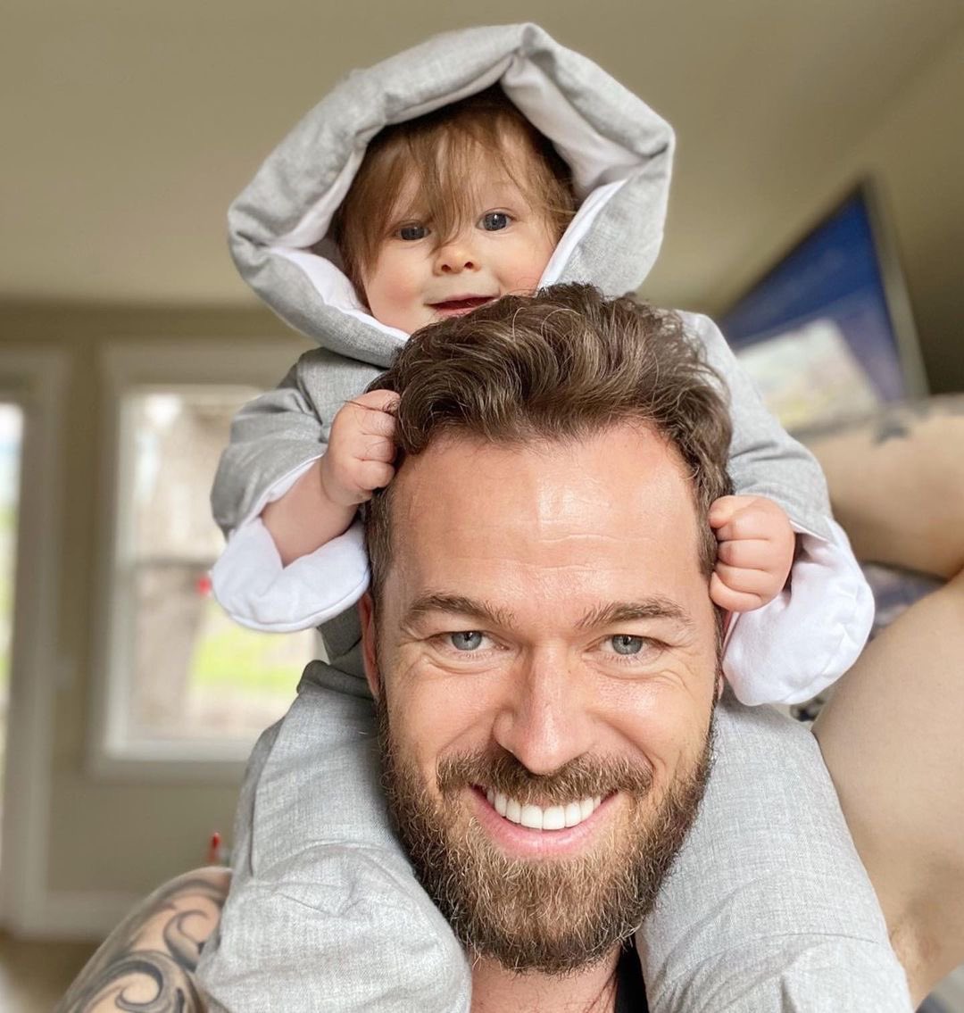 #HappyFathersDay to <a href="/artemchigvintse/">Artem Chigvintsev</a>