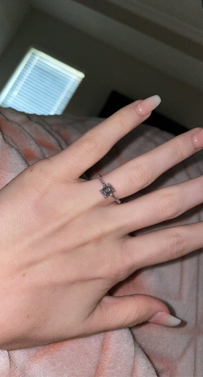 Calli Looney tweet media