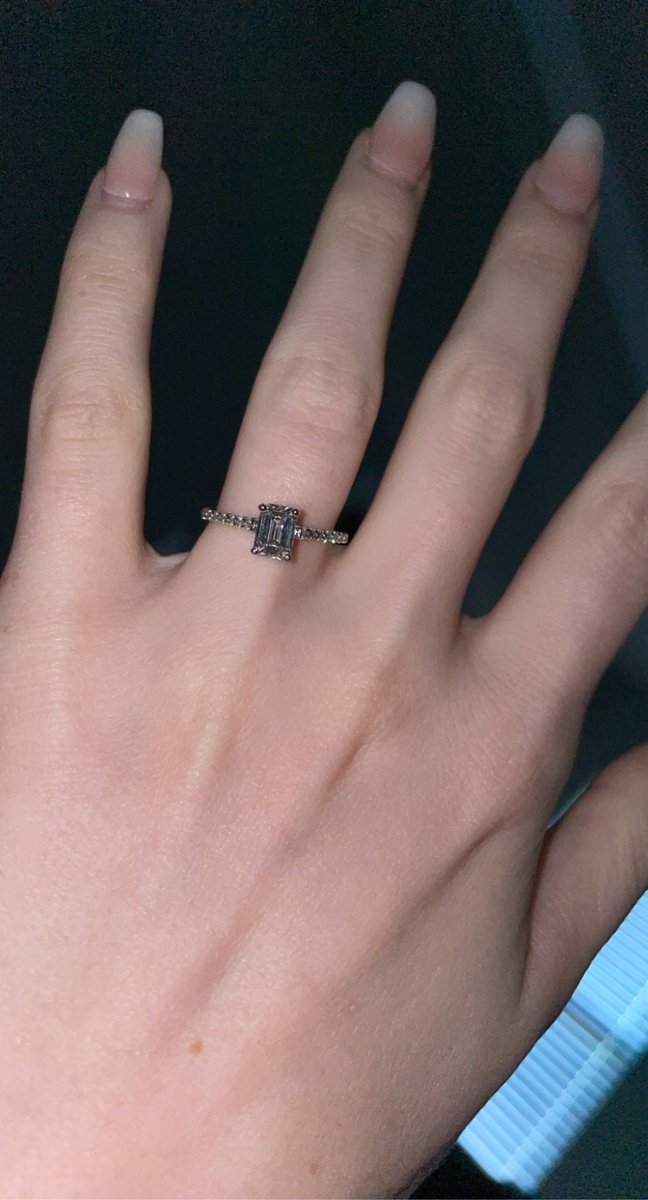 Calli Looney tweet media