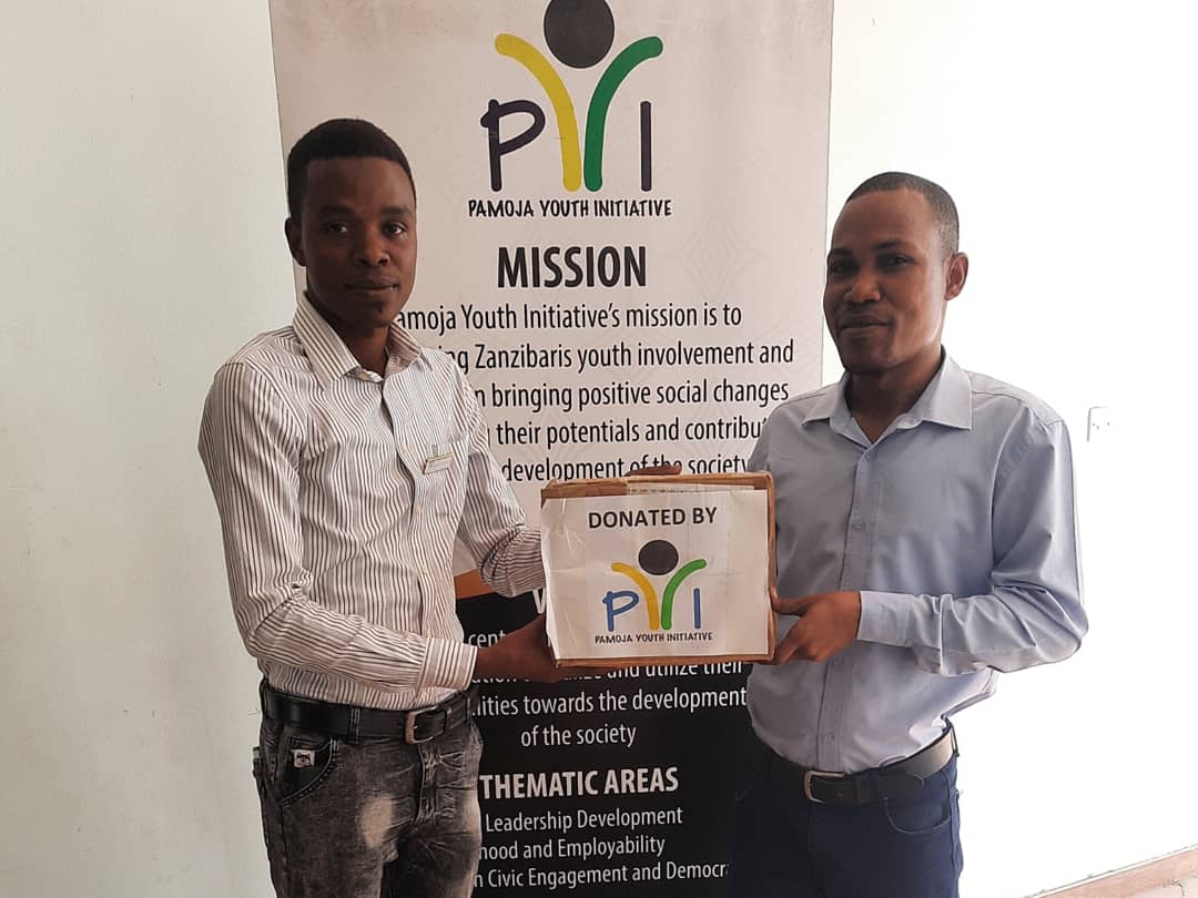 pamoja_youth's tweet photo. On 16th June 2021, Pamoja Youth Initiative donated 5 boxes of various types of books to @zacca_zanzibar who delivered them to the Potoa Orphanage Centre as part of commemorating African Child Day. 

#africanchildday2021 #bookdonations #somaproject #education https://t.co/B5kyATlyB3