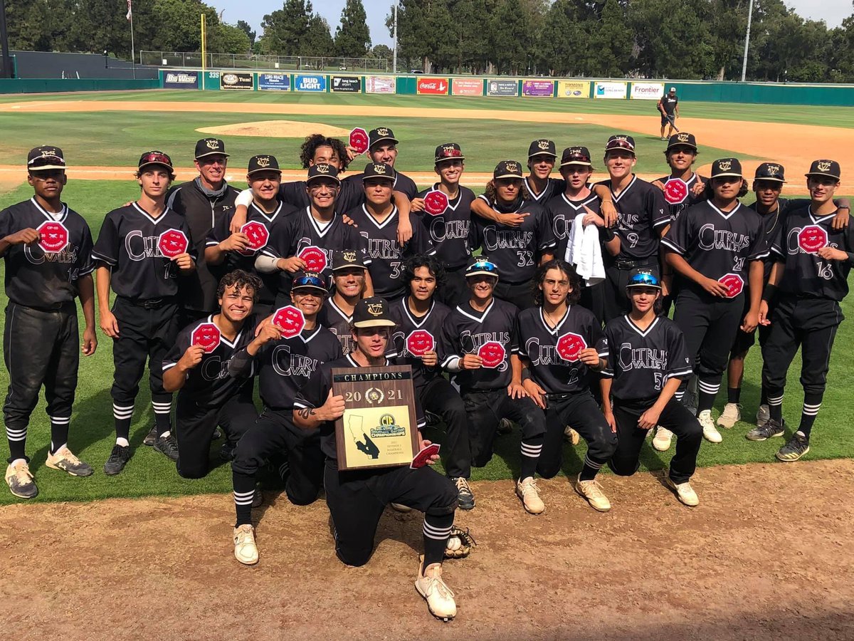 CVBHawkBaseball's tweet photo. You know what the Best thing about these guys.  They have Great Dad’s. Happy Father’s Day to all you Champion Dad’s. #FathersDay #WErCv #FTH 🦅#5Fs2TS=#Family https://t.co/fNXPUbWkZ0