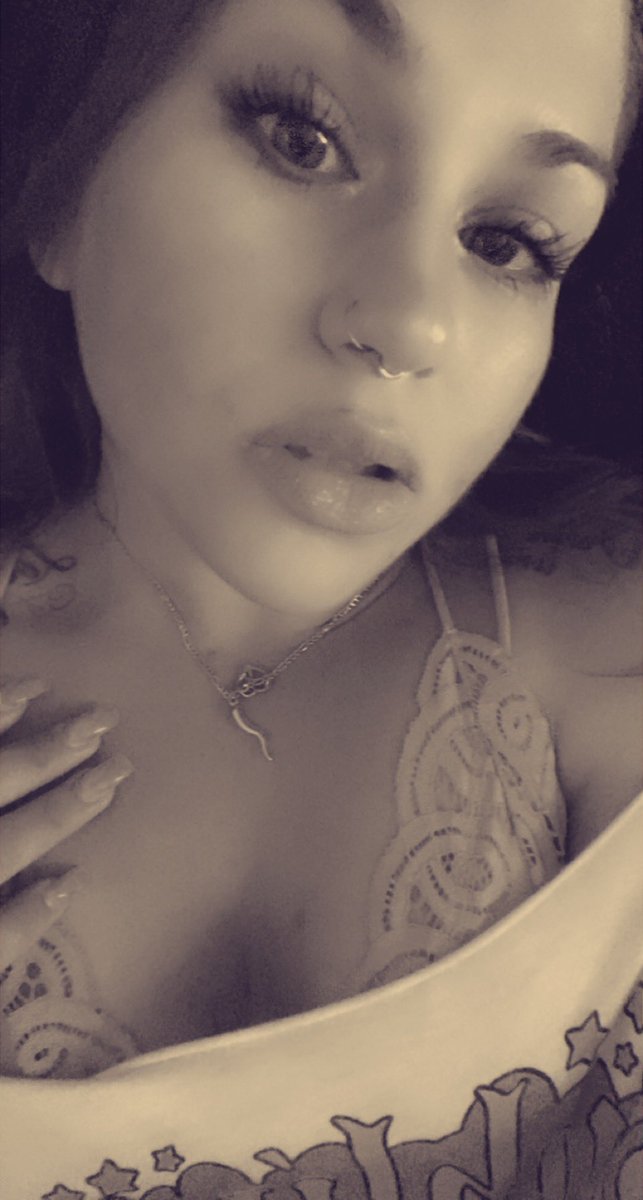 Queen_VeeFD's tweet photo. Happy Father’s Day to me! Where’s all my subbys with my gifts #findom https://t.co/HM3v67AslJ